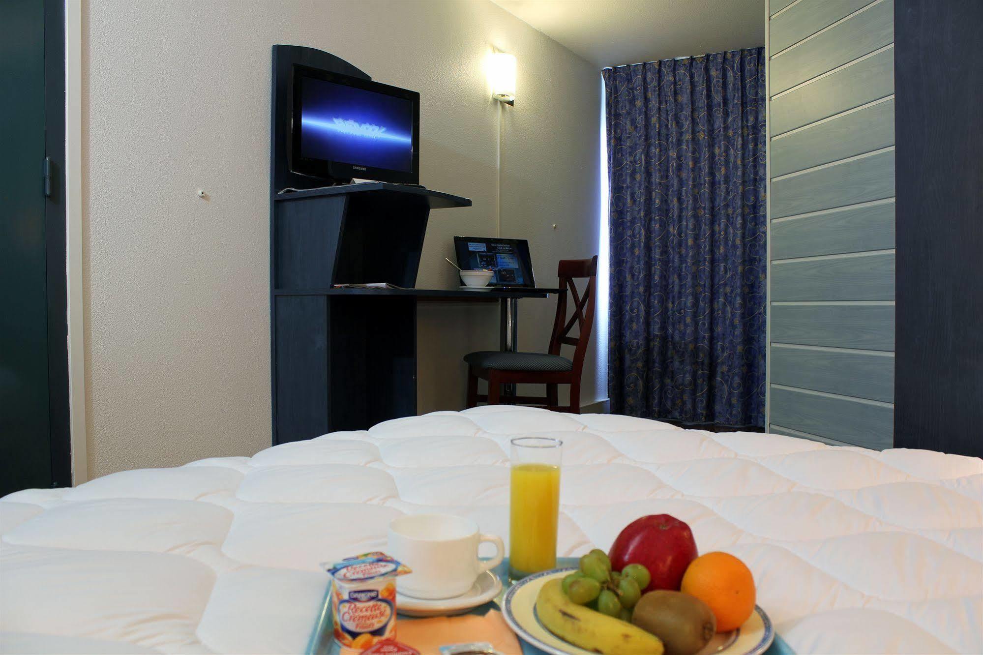 Contact Hotel Restaurant Bleu France - Eragny Cergy Экстерьер фото